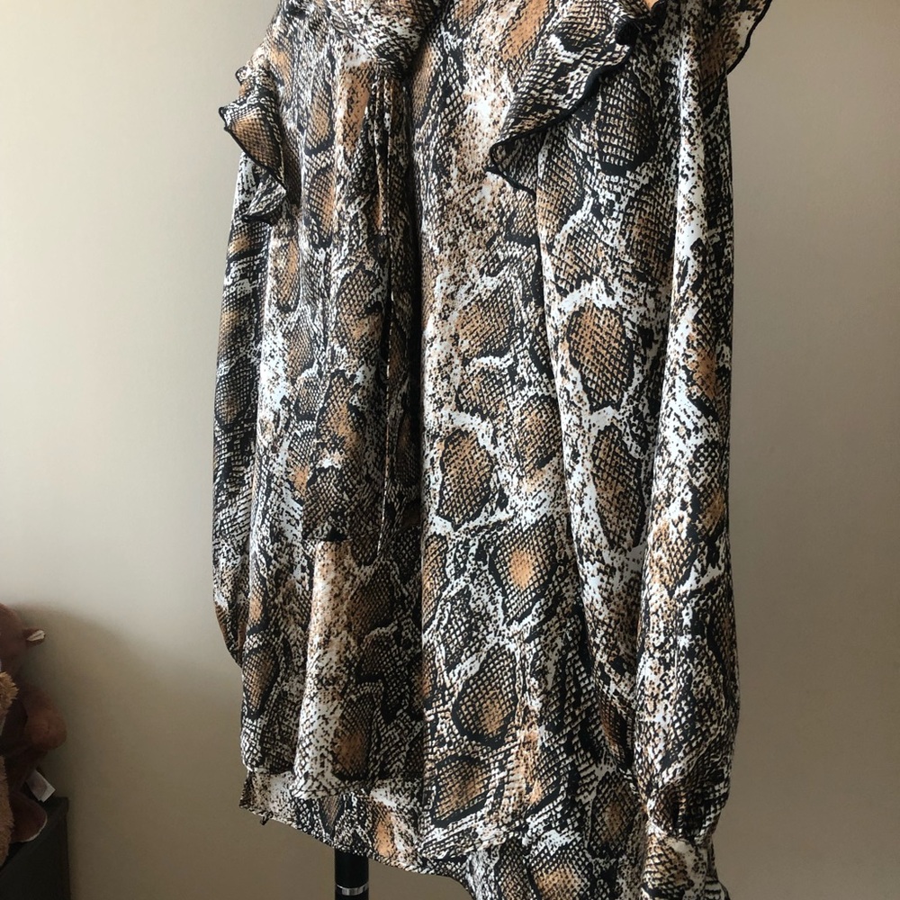 🤎💛Brand New Zara Blouse in Snakeskin Patterns🤎 - Picture 4 of 16